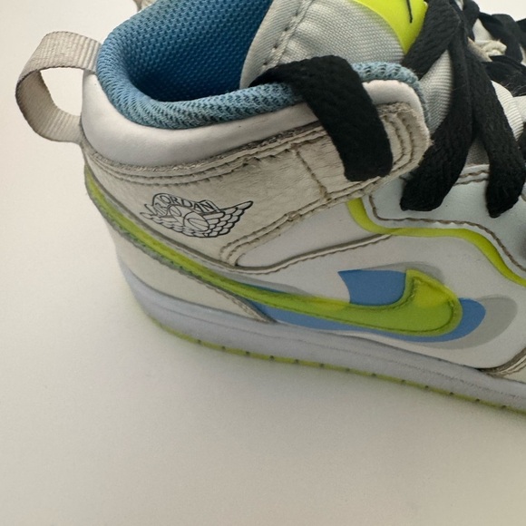 Air Jordan 1 Mid SE DV-1320-17 Size 2Y  Good Condition Green Swoosh Black Laces - Picture 4 of 16